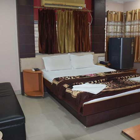 Starline Hotel Agartala Esterno foto