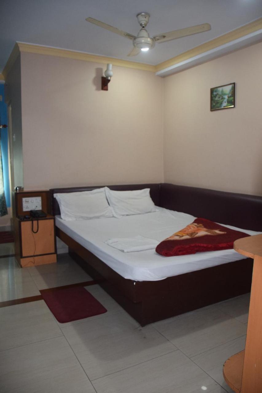 Starline Hotel Agartala Esterno foto