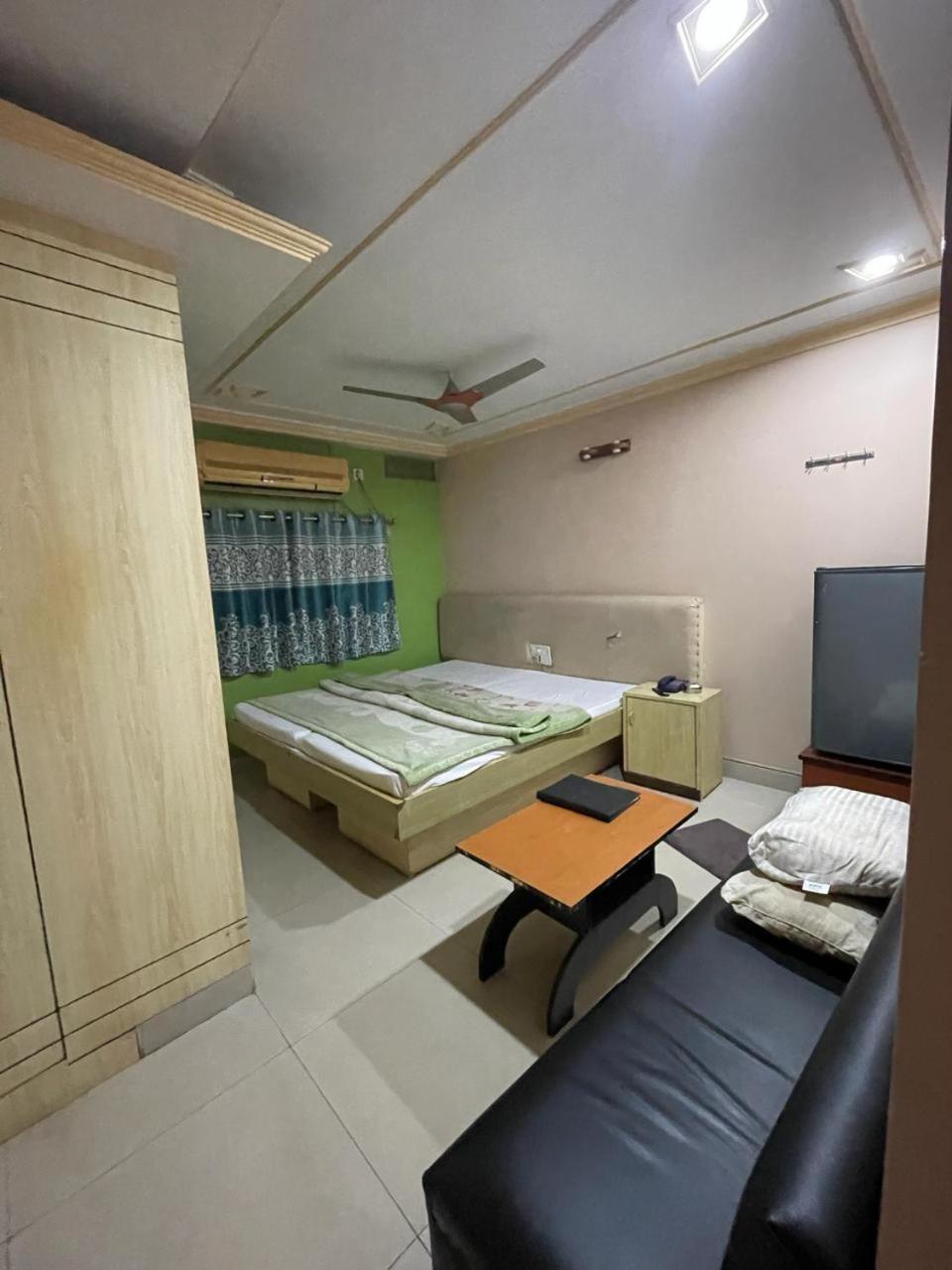 Starline Hotel Agartala Esterno foto
