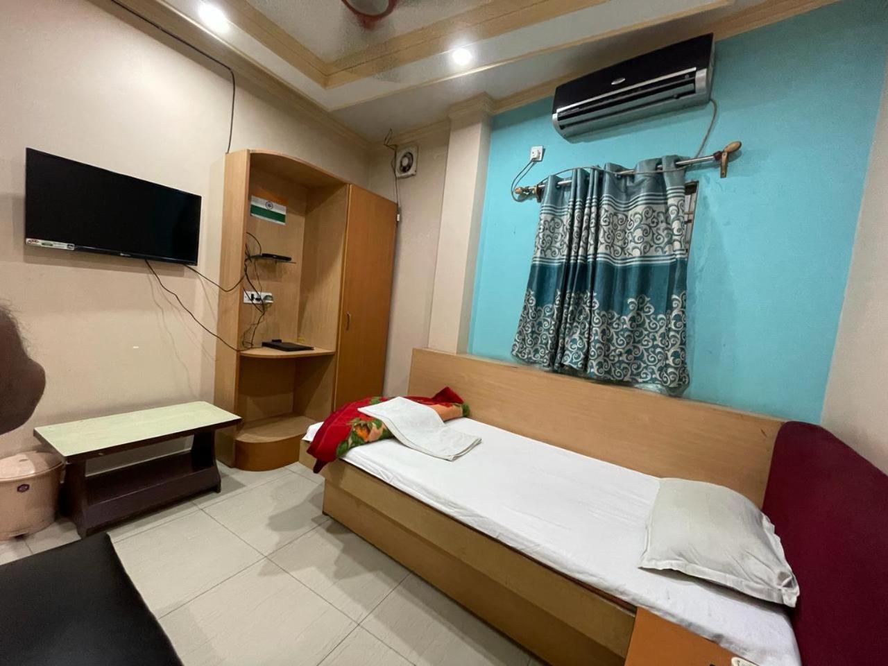 Starline Hotel Agartala Esterno foto