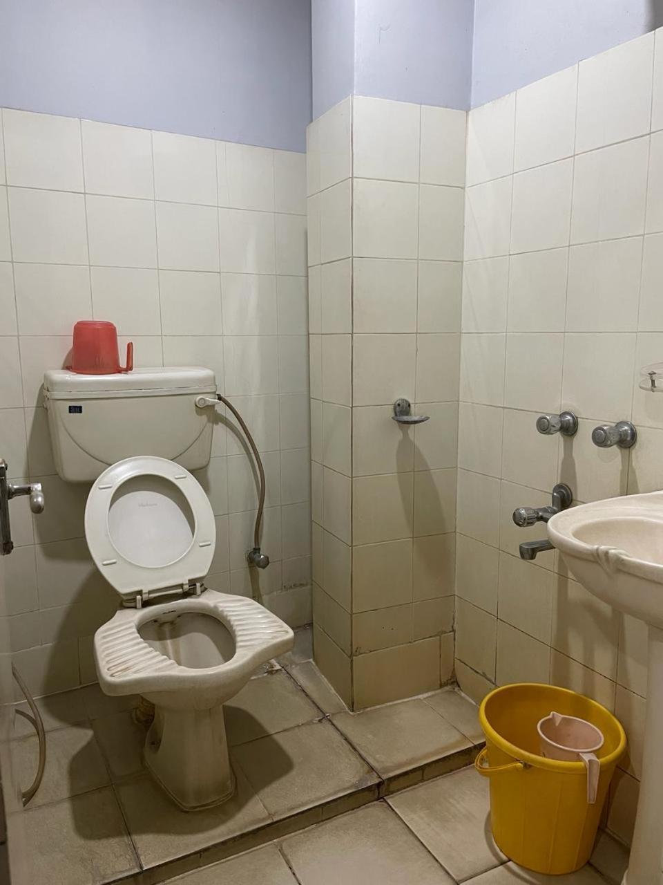 Starline Hotel Agartala Esterno foto