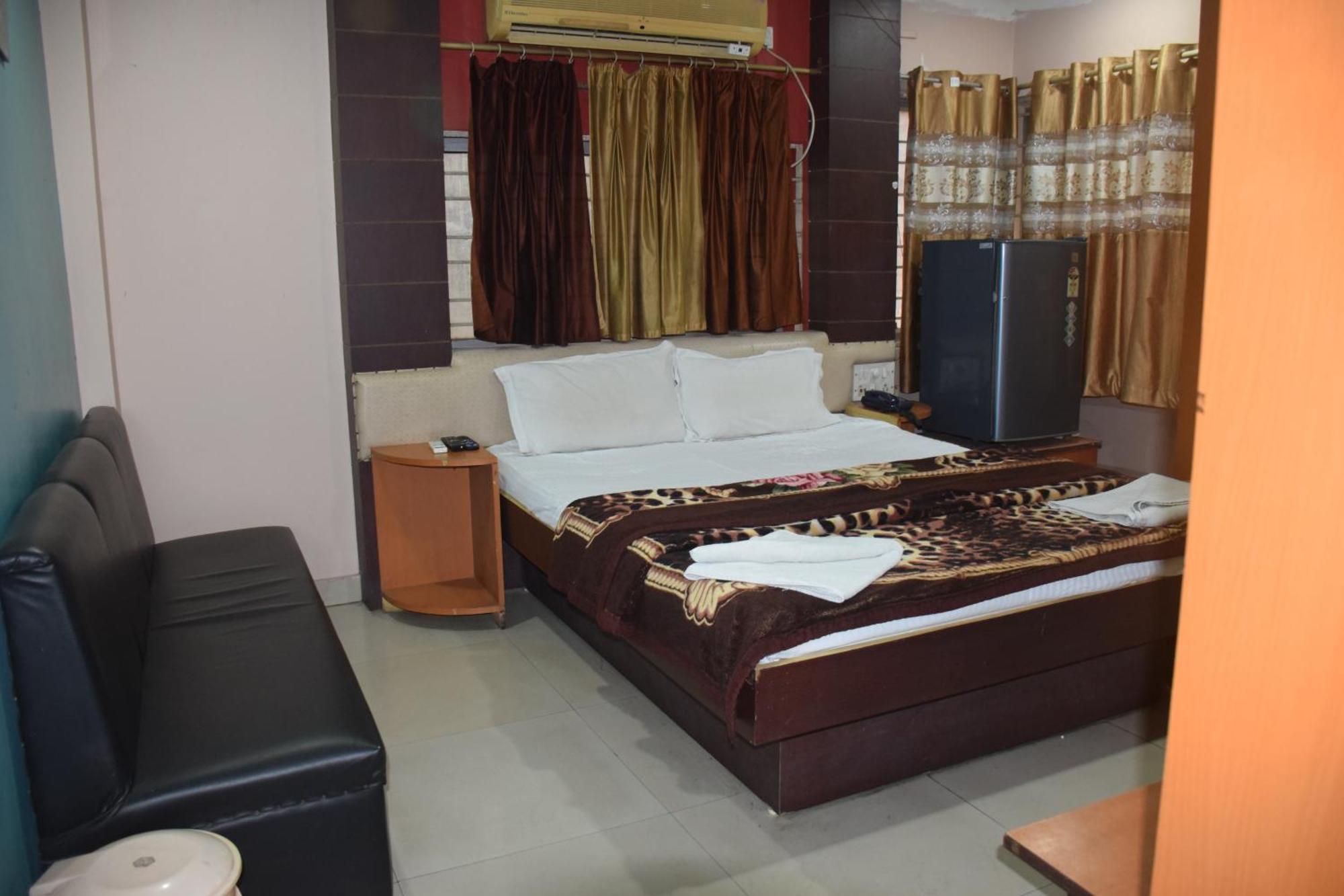 Starline Hotel Agartala Esterno foto