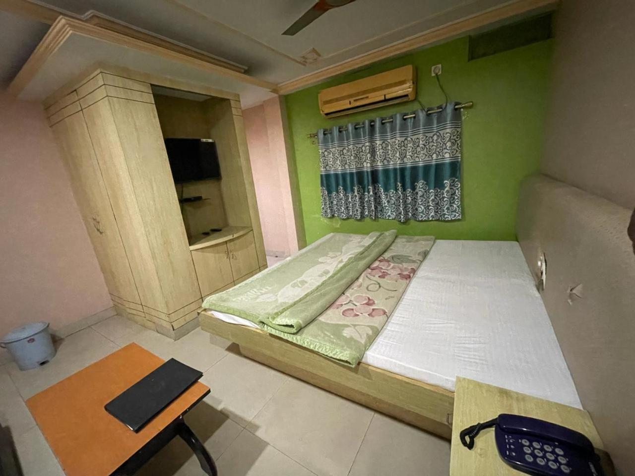 Starline Hotel Agartala Esterno foto