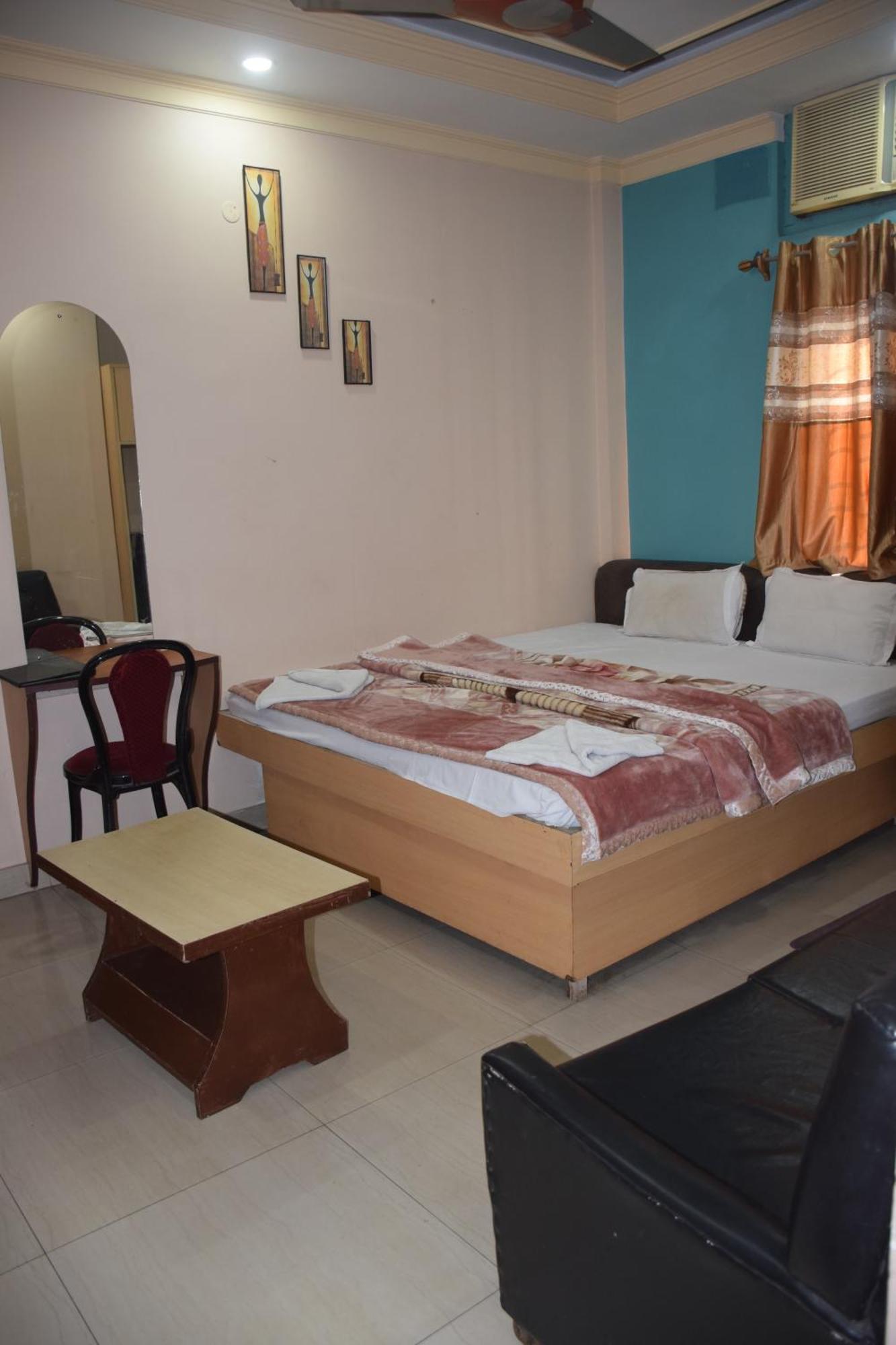 Starline Hotel Agartala Esterno foto