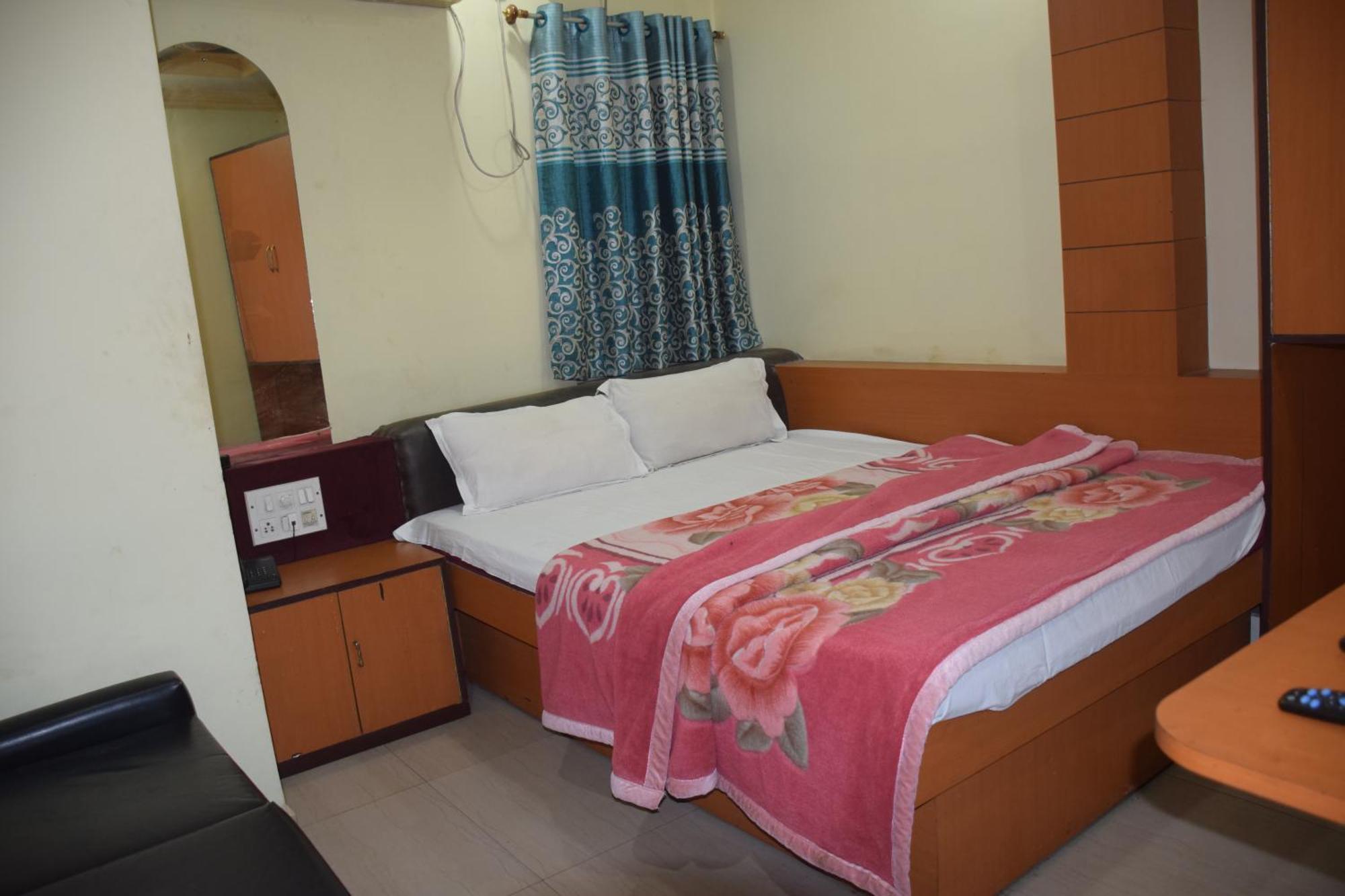 Starline Hotel Agartala Esterno foto